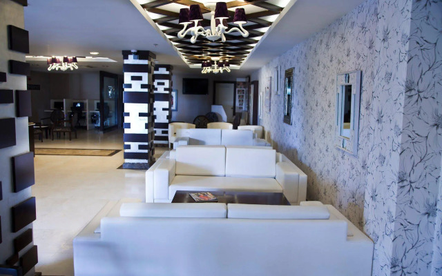Adella Side Hotel