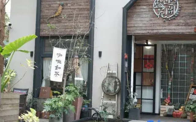 Blooming Lotus Hostel