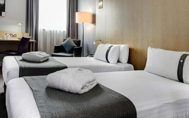 Holiday Inn London - Luton Airport by IHG