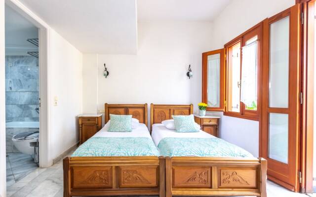 Anais Holiday Hotel