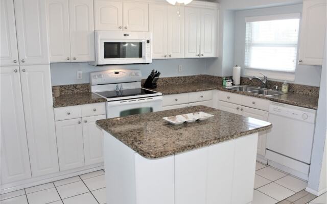 Jamaica Royale 204 - 2 Br Condo