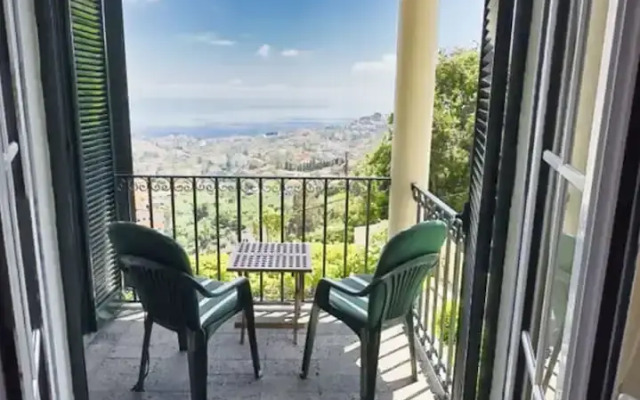 Quinta Martin Modern Retreat