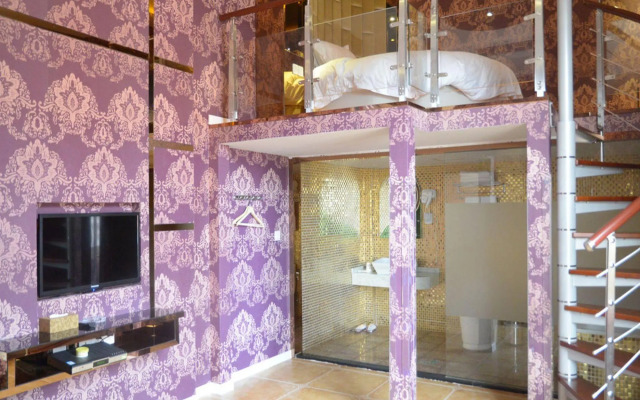 Borrman Hotel (Shanghai Hongqiao Airport ,West Xianxia Road )