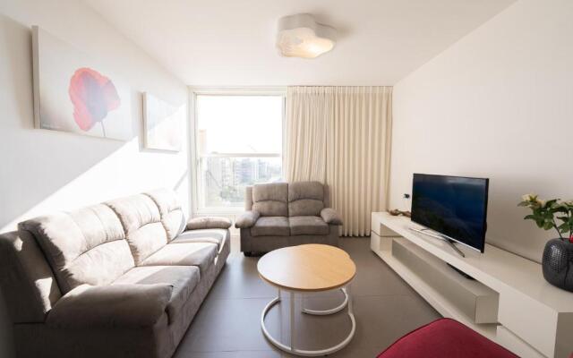 First Luxury suite 3 min from TLV (MAX 9 People)