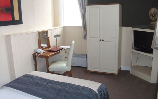 The New Staincliffe Hotel