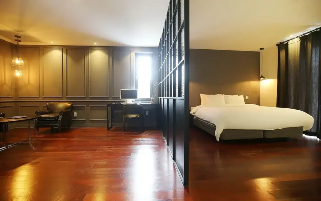 Gongju Hotel Moon