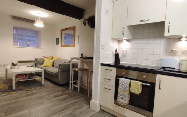 Cosy Riverside Apartment - Woodsmill Quay Free Parking