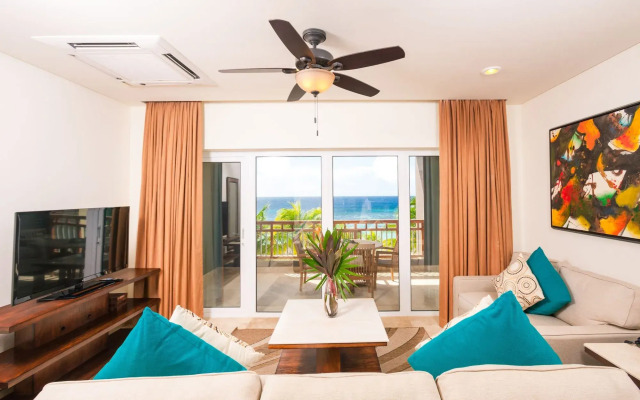 Grand Roatan Caribbean Resort