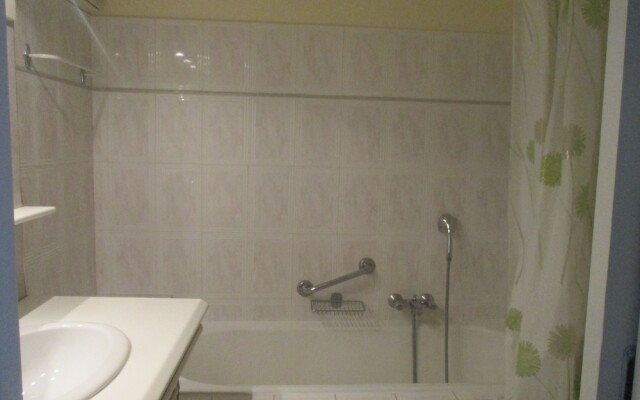 Azur Best Housing Cousin