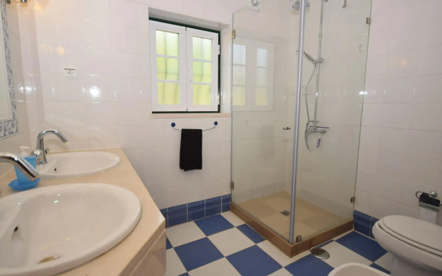 Luxurious Villa in Caldas da Rainha With Pool