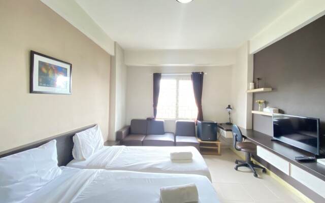 Spacious Studio Room at Pinewood Apartment
