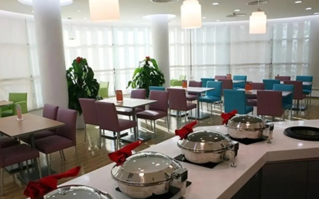 ibis Tianjin Railway Station Hotel