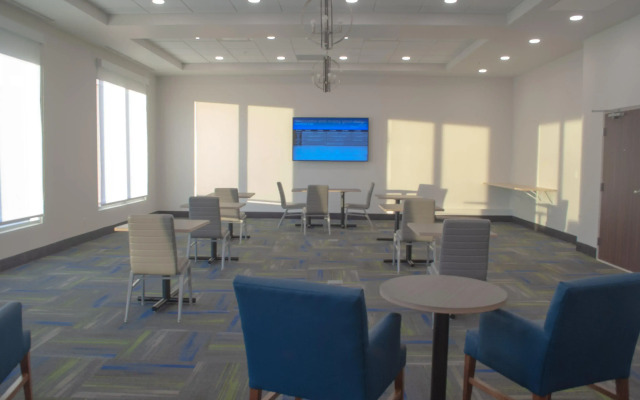 Holiday Inn Express & Suites Edmonton N - St. Albert by IHG