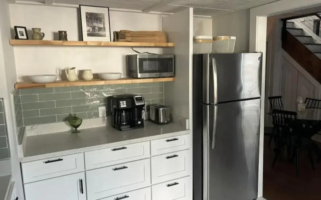 Sweet Mary 2 Bedroom Home by RedAwning