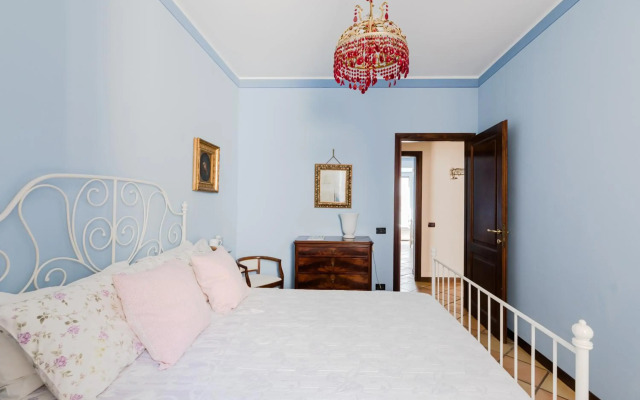 Classic apartment near the Colosseum