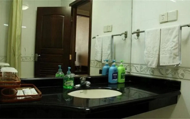Qufu Yinshi Hotel