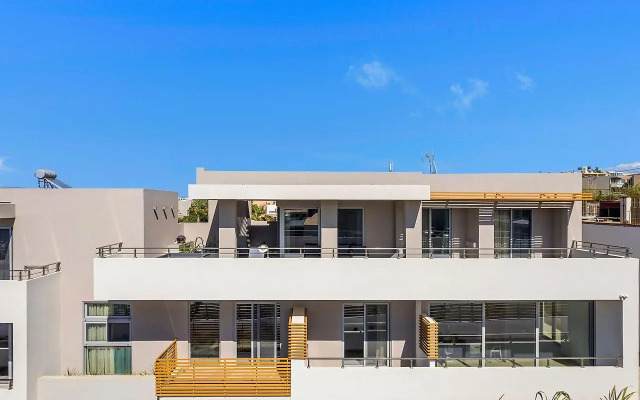 Ostrakon Suites