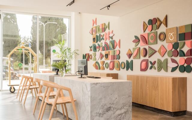 Almond hotel