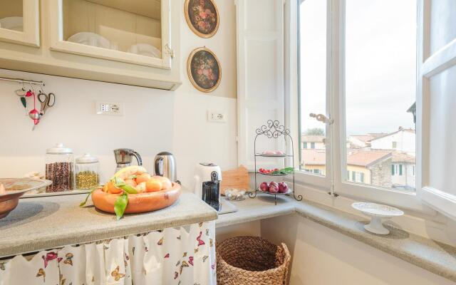 Casa Uccia in Lucca With 1 Bedrooms and 1 Bathrooms