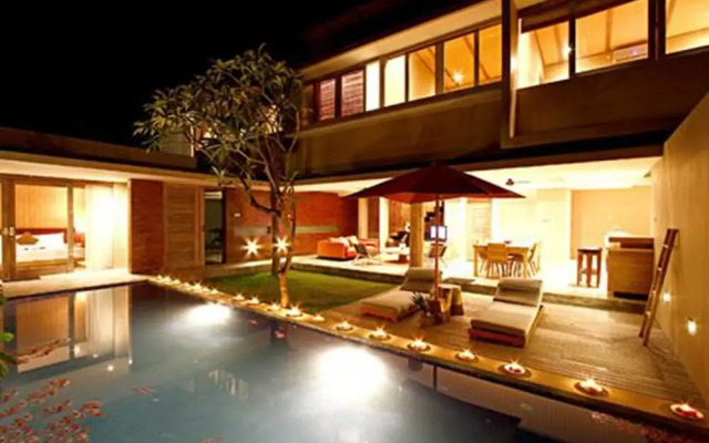 The Grove Villa Bumbak