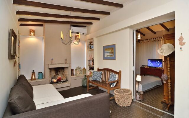 Anna's Sea House