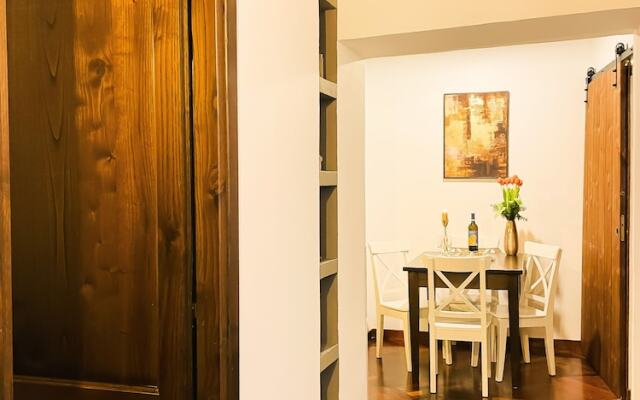 Trevi Fountain Stylish Guesthouse