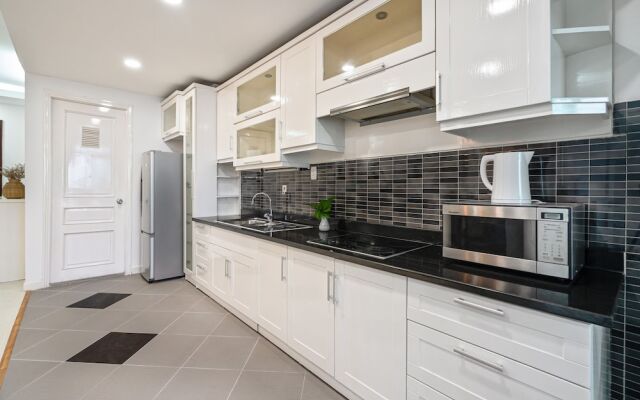 HoLo Alex House Saigon - Serviced HomeStay