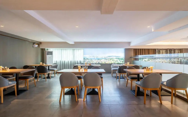 Homeinn · neo (Xiamen Railway Station Wànxiàngchéng)