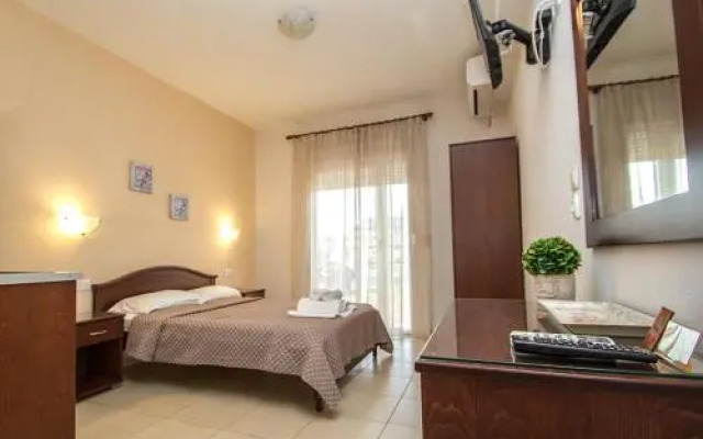 Denis Studios And Apartments