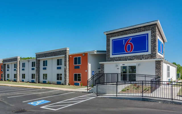 Motel 6 Cartersville - White GA