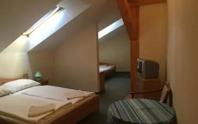City Hotel