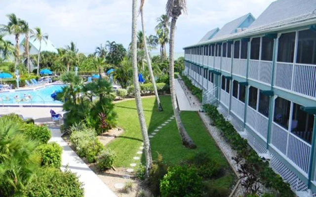 Surfrider Beach Club