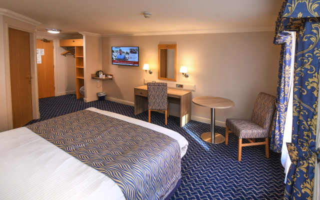 The Queens Hotel & Victoria Cloisters