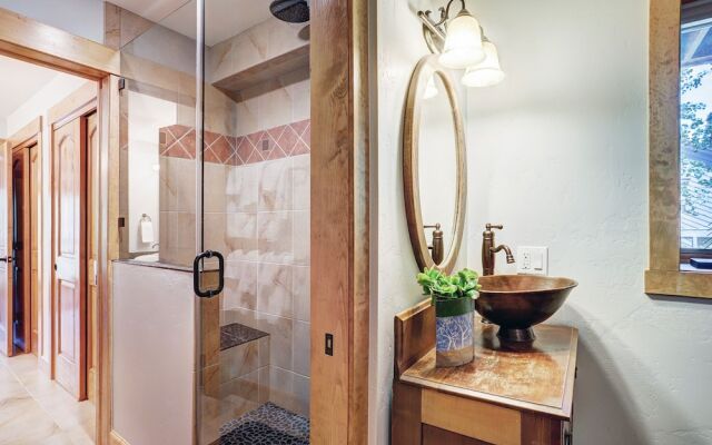 Sophie's Chalet 3 Bedroom Townhouse by RedAwning