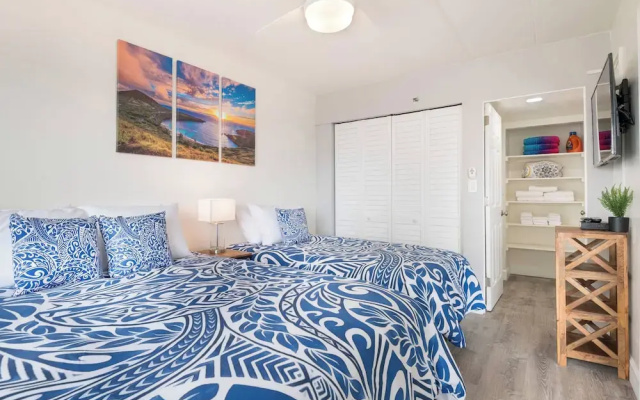 Ilima Suite at The Ilikai Short Walk to Beach!