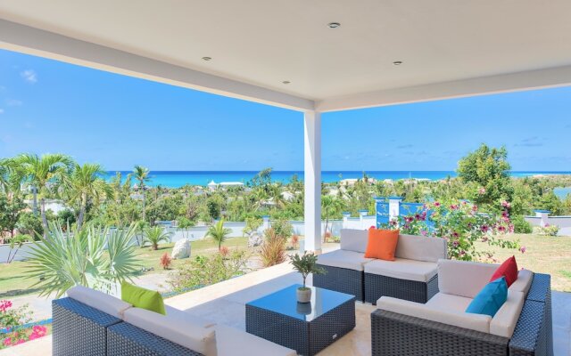 Swanky Caribbean Estate, Ocean Views, Heated Pool, AC, Free Wifi, Ping Pong, Pool Table