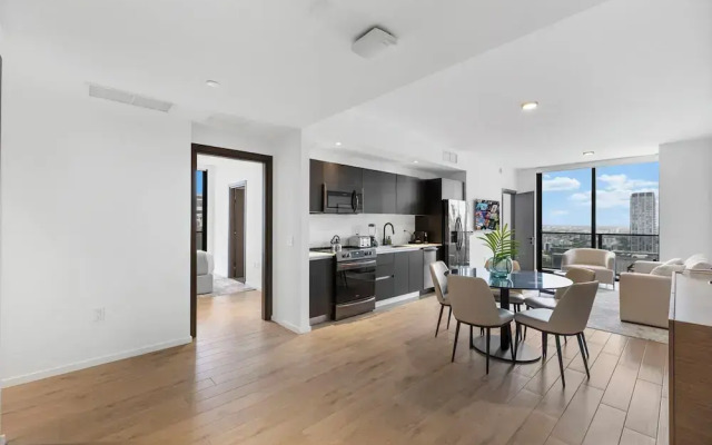 Luxury  Spacious Condo at Downtown Miami