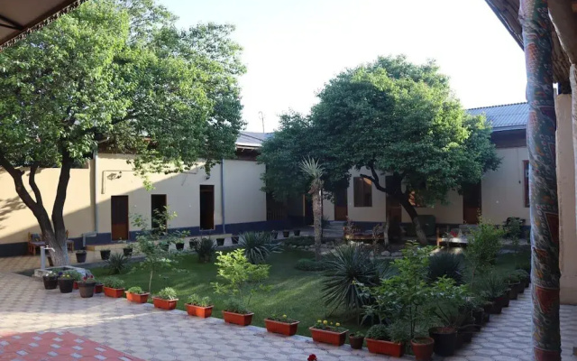 Пансион Ikathouse