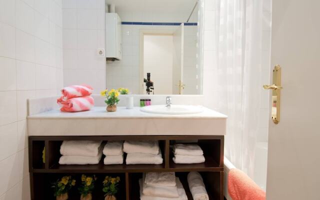 Charming Apartment In The Heart Of Madrid