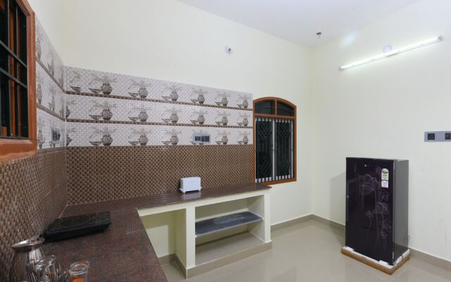 OYO 10910 Home Spacious 4BHK Near Paradise Beach