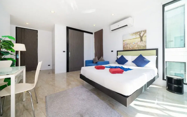 Vibrant Beach Life at Kata Villa UTK4