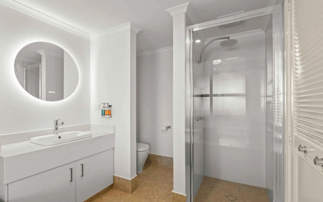 Moonlight Bay Suites