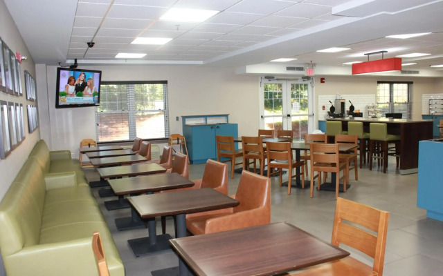 Country Inn & Suites by Radisson, Roanoke, VA