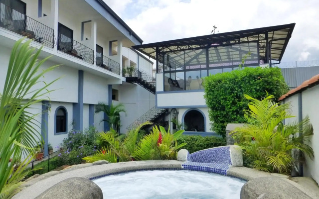Santo Tomas Hotel