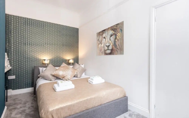Newly Renovated & Moden Facing Ancient City Walls