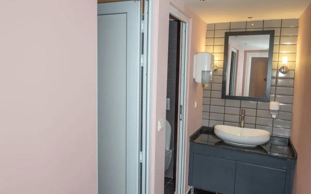 Sakura Hostel & Pub