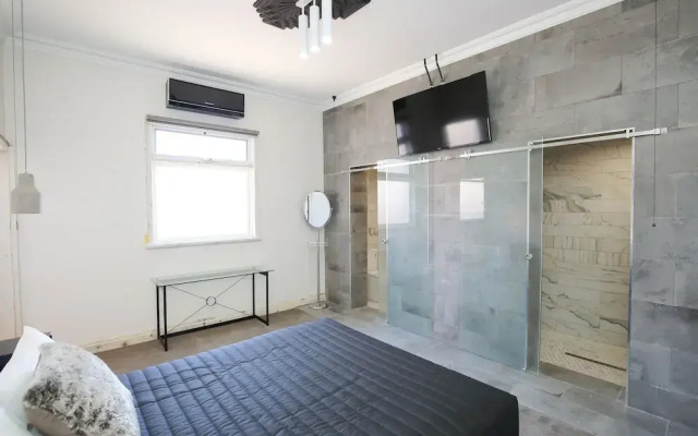 Indulge Apartments -The Urban Collection