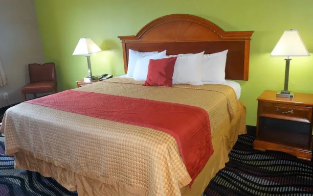 Oak Tree Inn & Suites