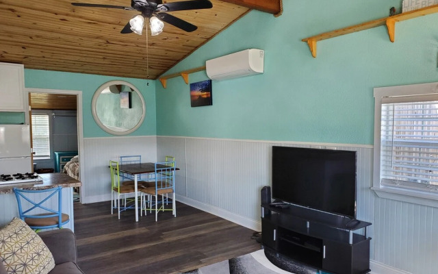 Nautical That One Apartment Near City Attractions by Redawning