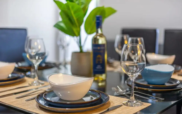 Charming 2BR Retreat Steps From Niagara Falls